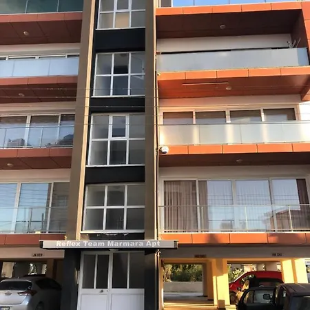 Reflex Spacious And Comfortable Apartment